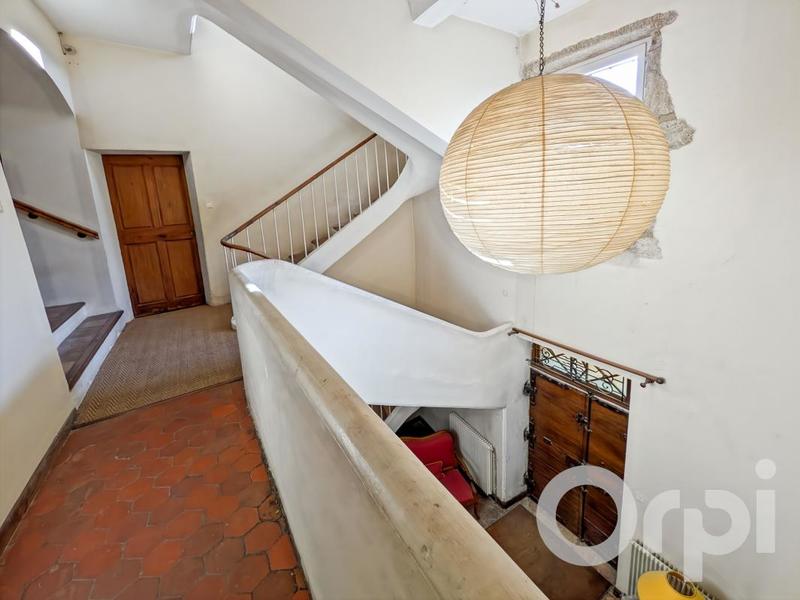 Maison - 285 m² - 9 pièces