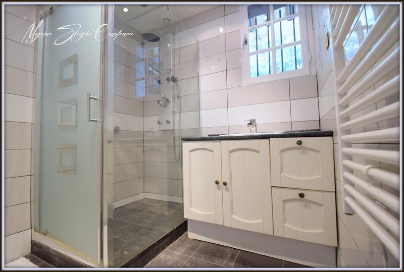 Maison - 218 m² - 8 pièces