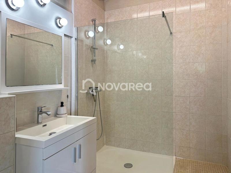 Maison - 312 m² - 9 pièces