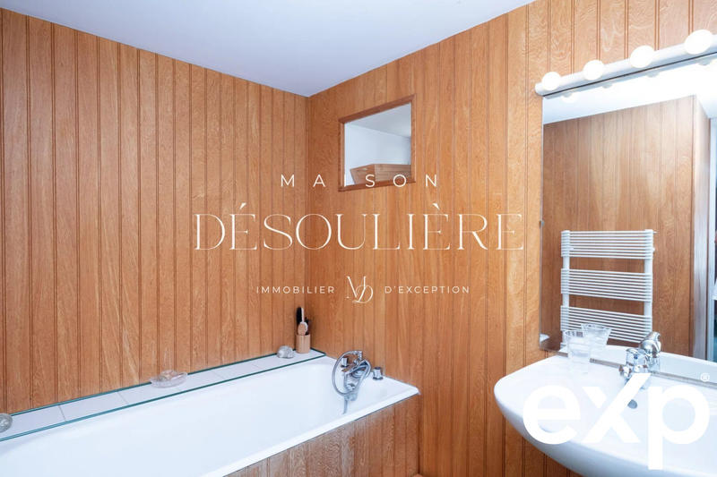 Maison - 300 m² - 7 pièces