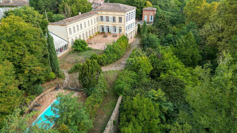 Château - 1 150 m² - 24 pièces