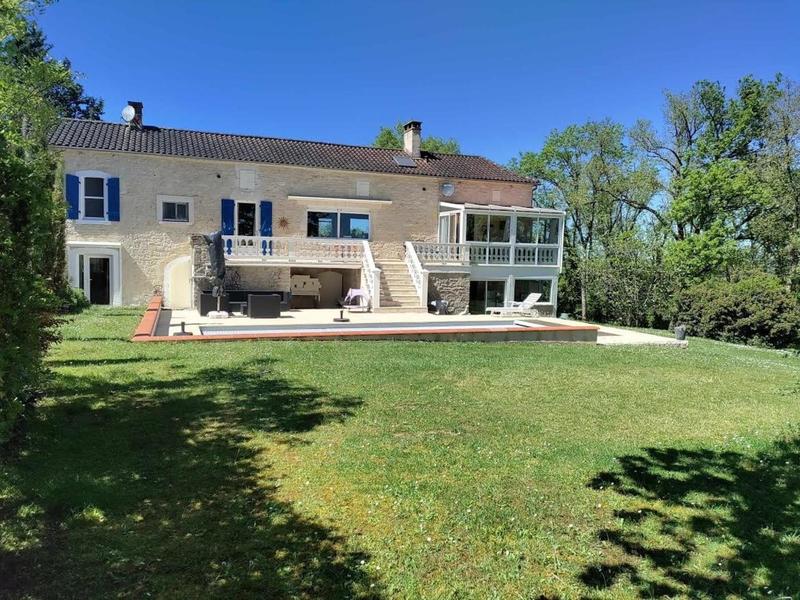 Propriété - 184 m² - 8 pièces