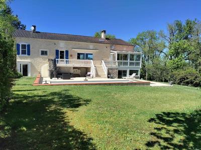 Propriété - 184 m² - 8 pièces