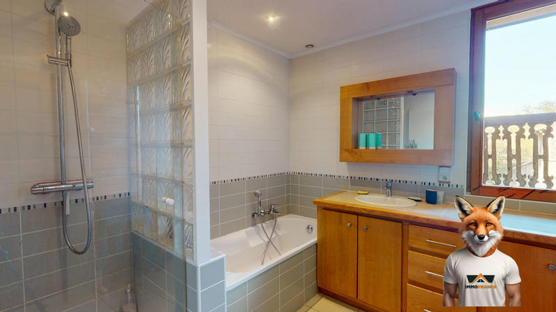 Maison - 246 m² - 7 pièces