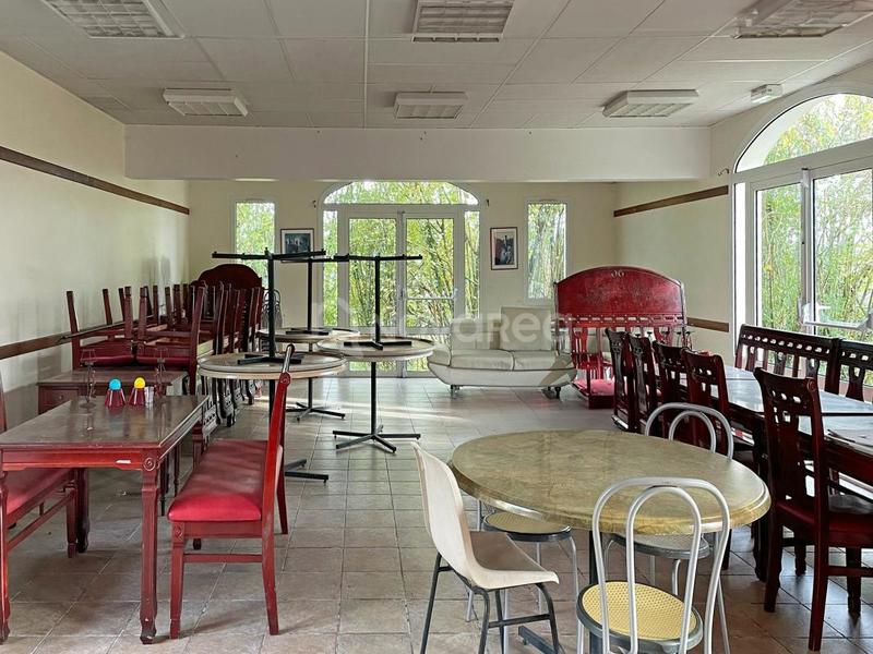 Maison - 496 m² - 15 pièces