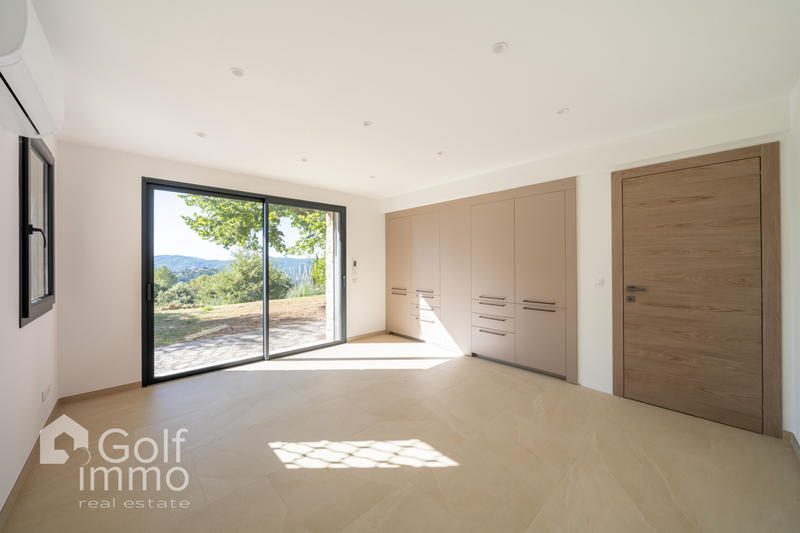 Maison - 300 m² - 8 pièces