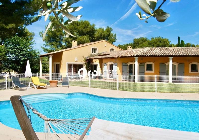 Villa - 250 m² - 6 pièces