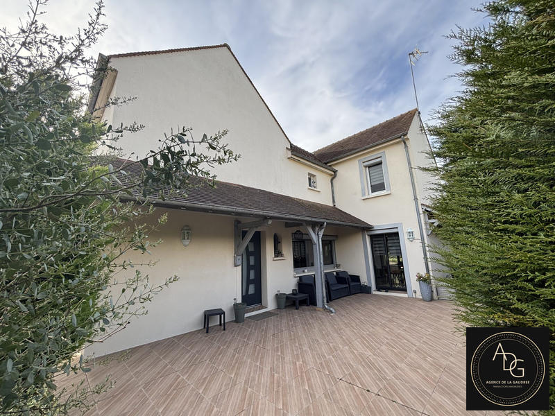 Maison - 210 m² - 6 pièces