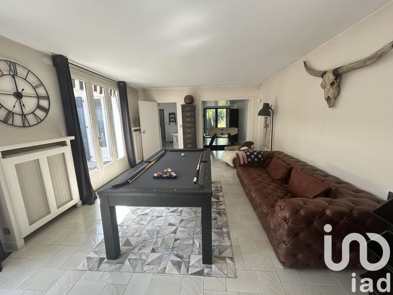 Maison - 250 m² - 8 pièces