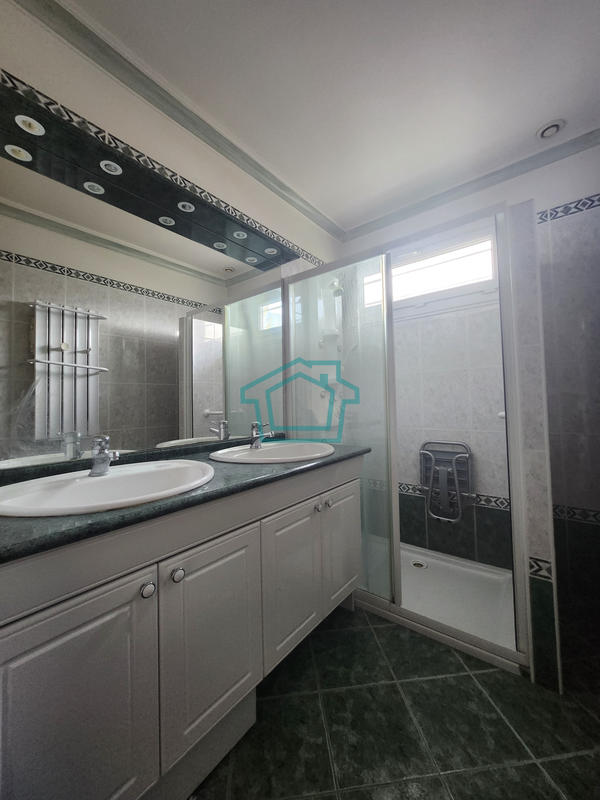 Maison - 170 m² - 6 pièces