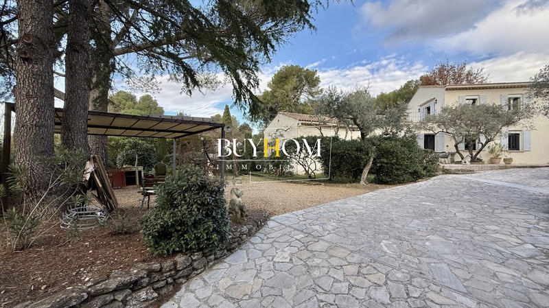 Maison - 180 m² - 5 pièces