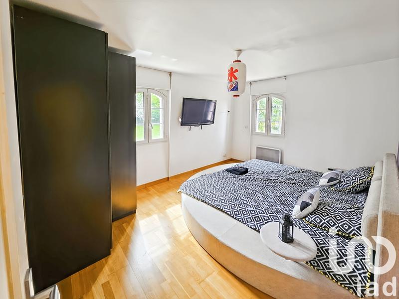 Maison - 230 m² - 9 pièces