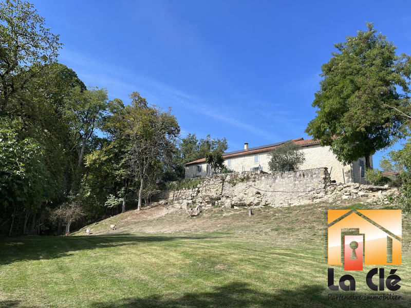 Maison ancienne - 286 m² - 8 pièces