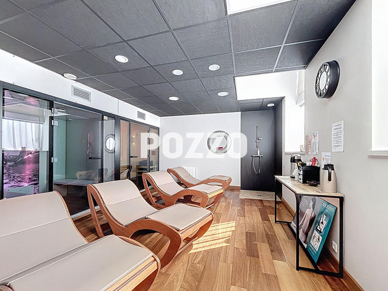 Local commercial - 255 m² - 5 pièces