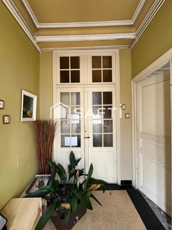 Maison - 349 m² - 12 pièces