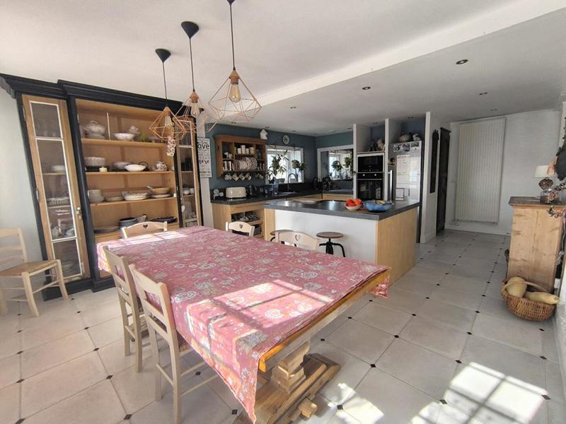 Maison - 249 m² - 7 pièces