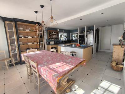 Maison - 249 m² - 7 pièces