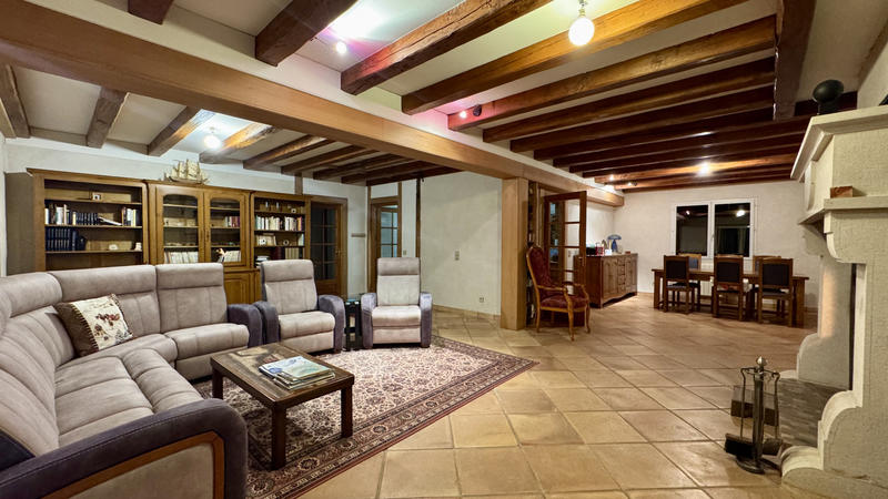 Propriété - 245 m² - 6 pièces