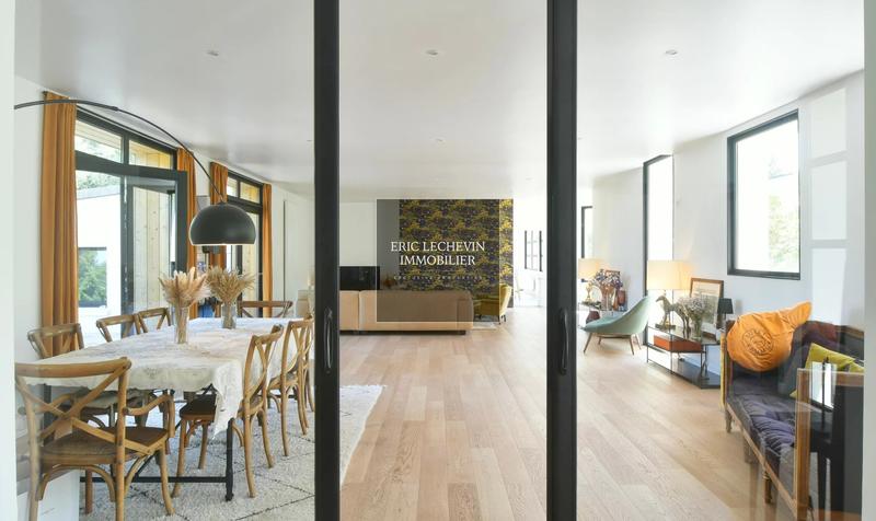 Maison - 330 m² - 7 pièces