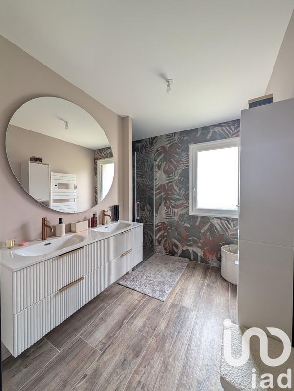 Maison - 237 m² - 8 pièces