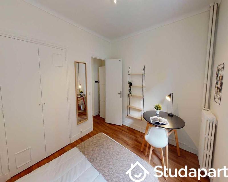 Chambre - 70 m² - 1 pièce