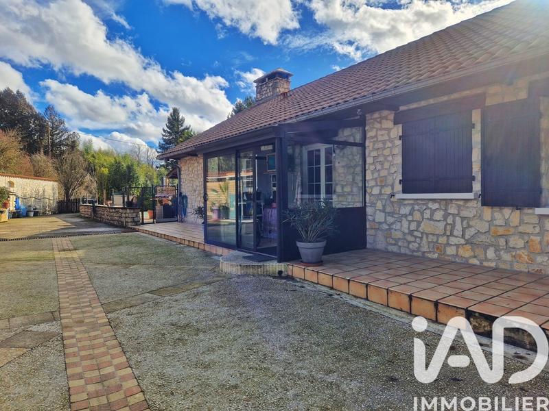 Maison - 239 m² - 9 pièces