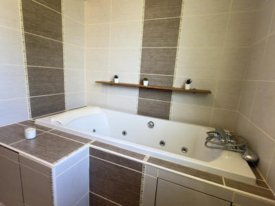 Maison - 205 m² - 9 pièces