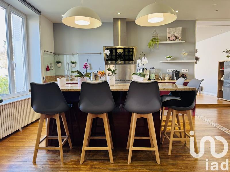 Maison - 208 m² - 10 pièces