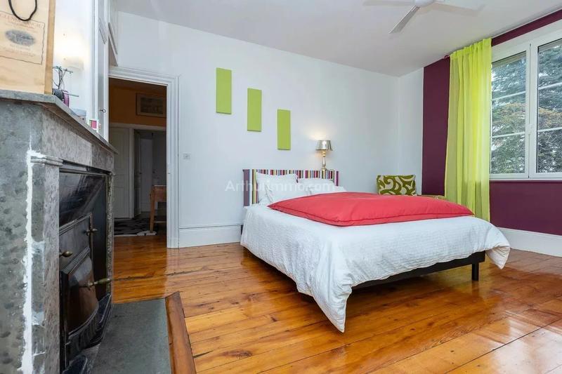 Maison - 241 m² - 10 pièces