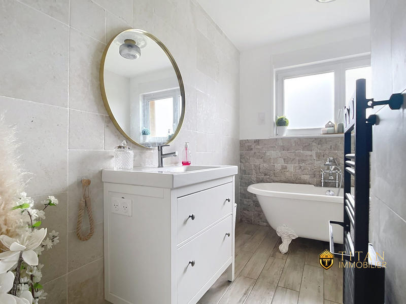 Maison - 95 m² - 5 pièces