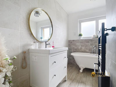 Maison - 95 m² - 5 pièces