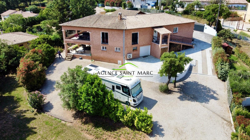 Maison - 180 m² - 5 pièces