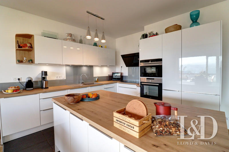 Appartement - 107 m² - 6 pièces