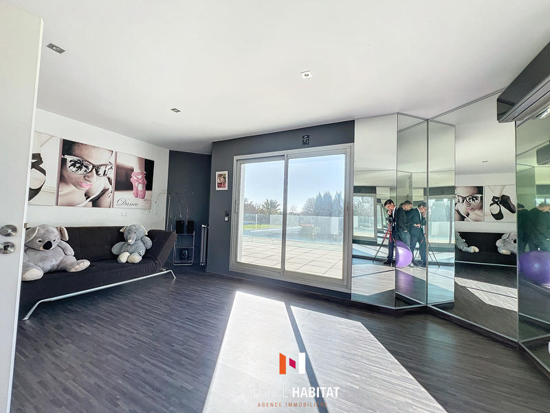 Maison - 251 m² - 6 pièces