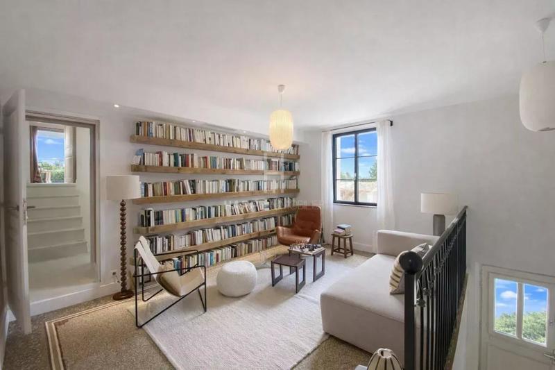 Maison - 290 m² - 9 pièces