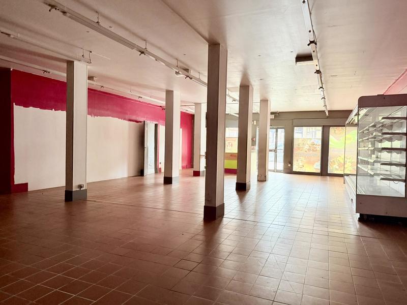 Local commercial - 330 m² - 7 pièces