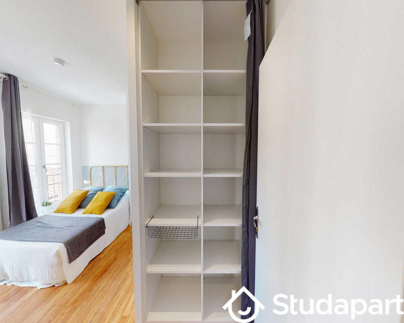 Chambre - 120 m² - 1 pièce