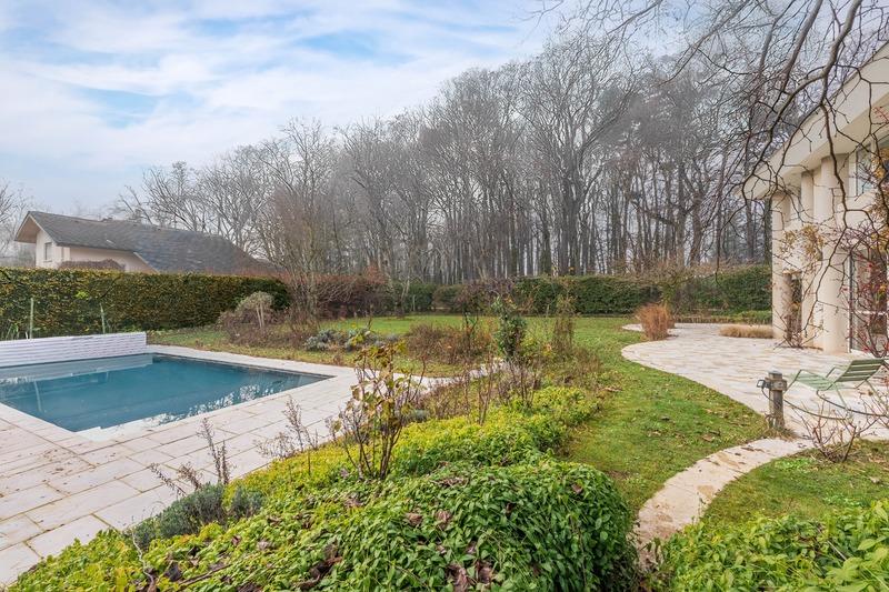 Maison - 237 m² - 8 pièces