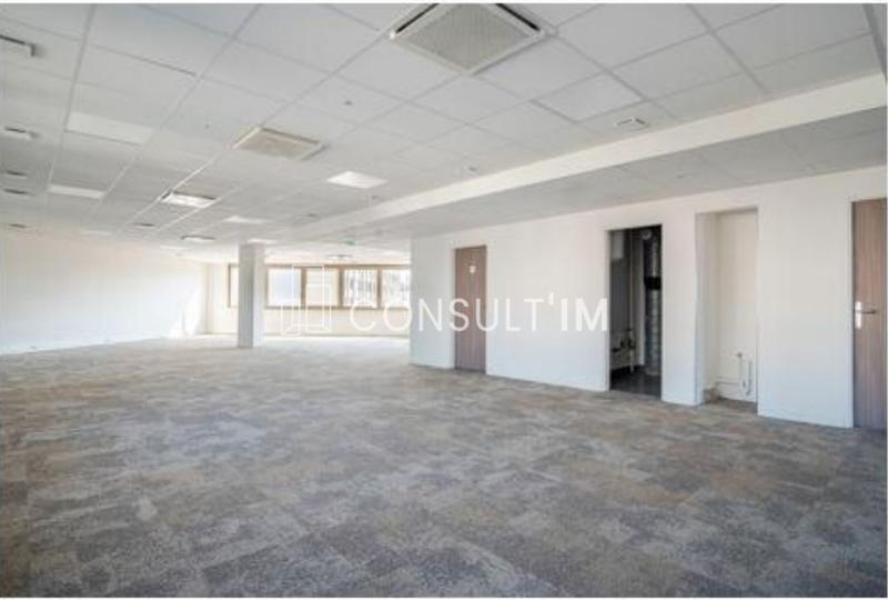 Bureau - 708 m²