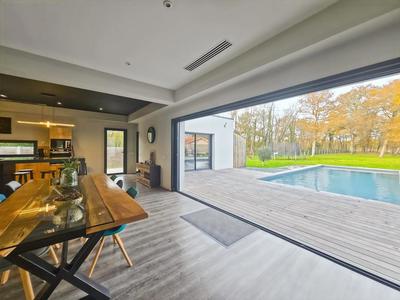 Maison - 200 m² - 6 pièces