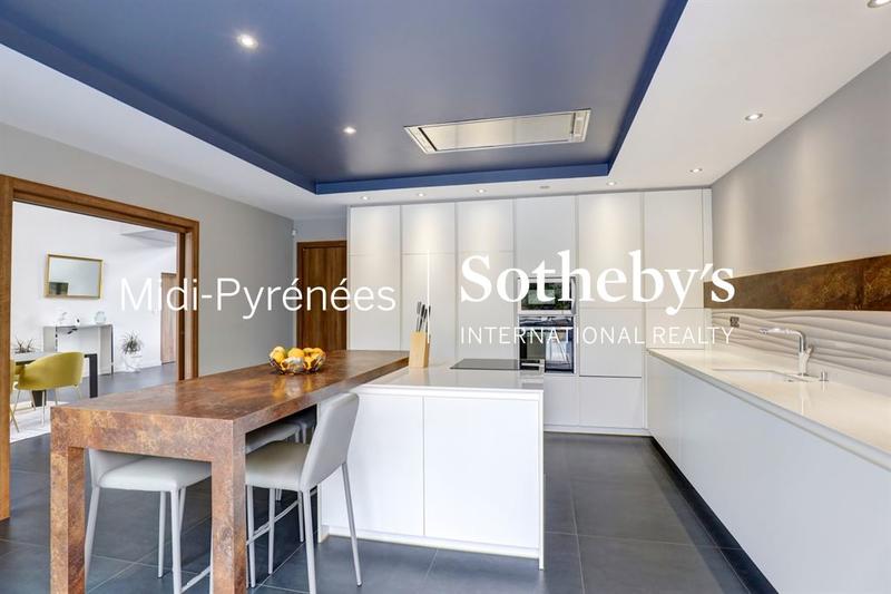 Maison - 320 m² - 9 pièces