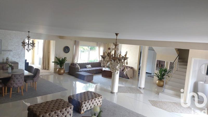 Maison - 229 m² - 7 pièces