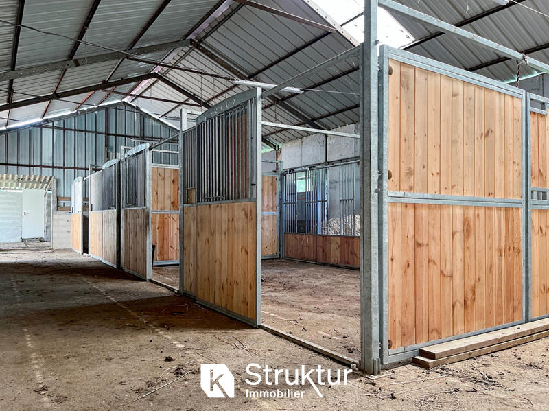 Propriété - 830 m² - 16 pièces