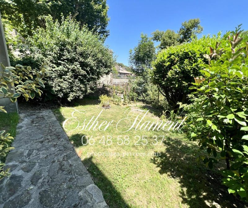 Maison - 337 m² - 9 pièces