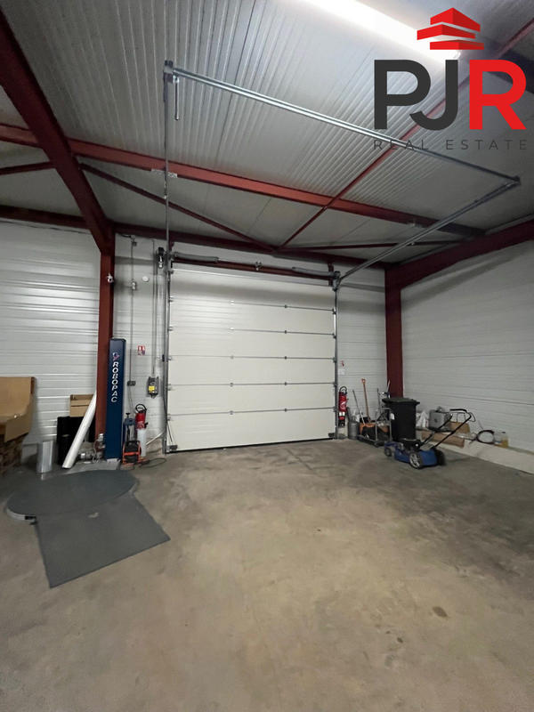 Local d'activités - 810 m²