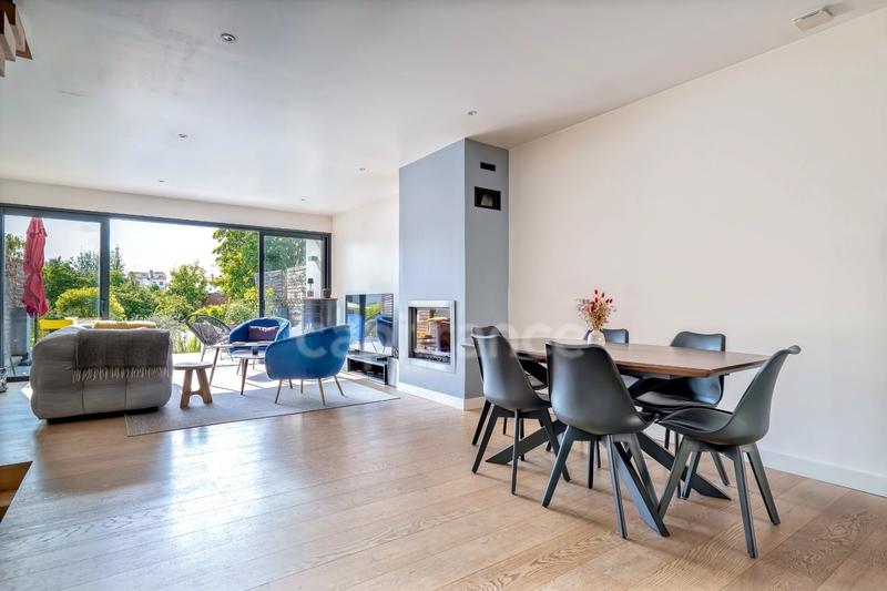 Maison - 215 m² - 6 pièces