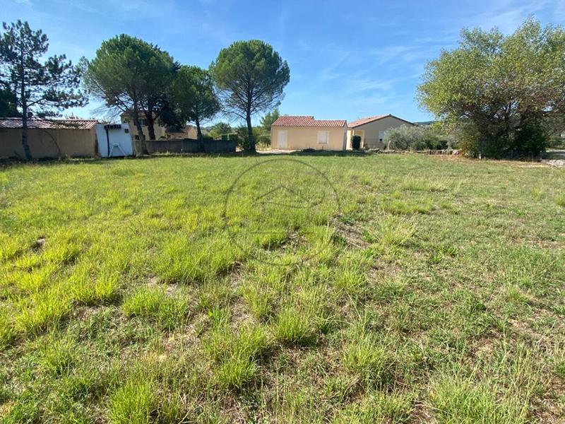 Terrain constructible - 1 550 m²