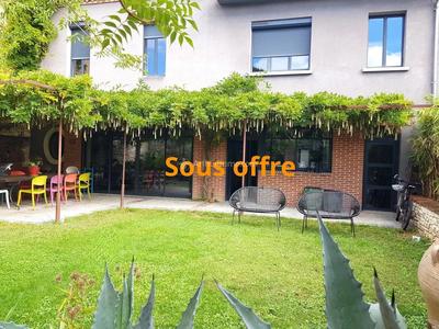 Maison - 267 m² - 9 pièces