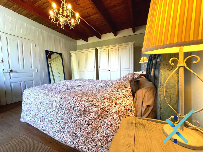 Maison - 280 m² - 11 pièces