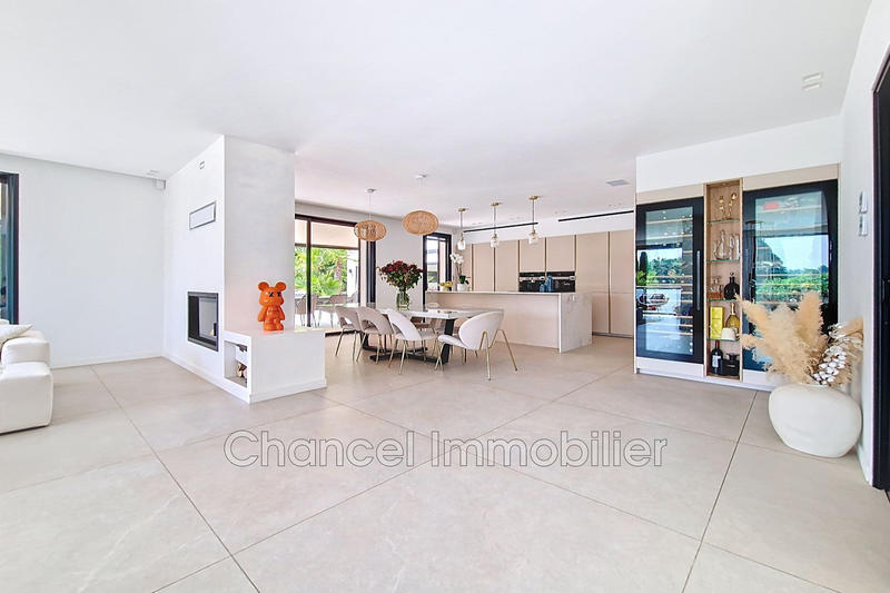 Demeure - 241 m² - 7 pièces